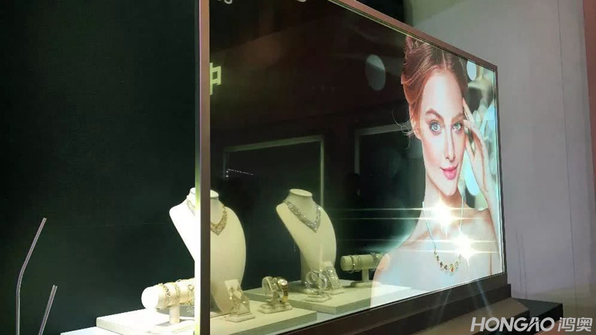 另类的透明液晶展示柜应用方式